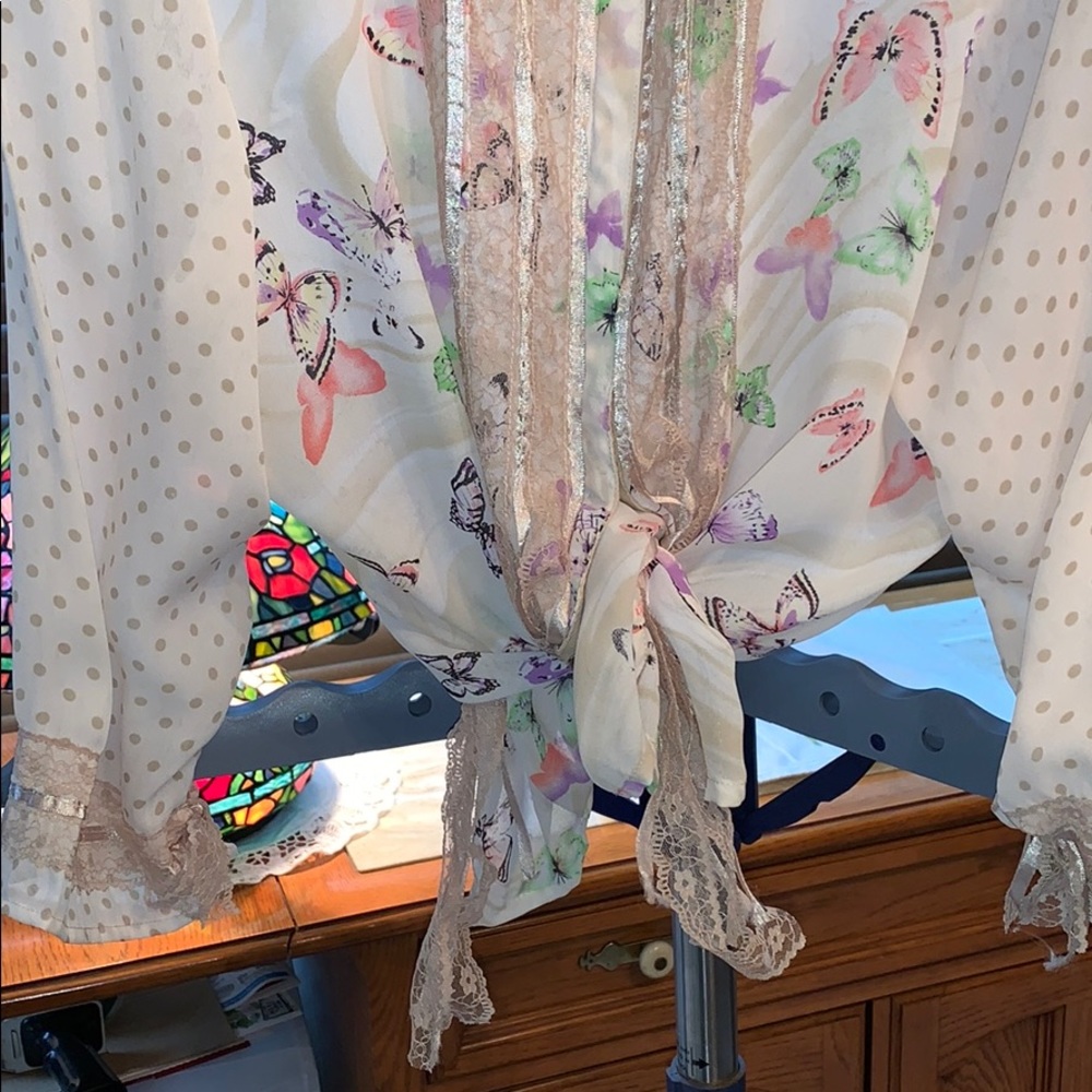 5/$20 Jaipur Sheer Snap Up Sheer Blouse Butterflies - Picture 5 of 5